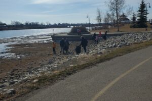 Chestermerians clean up the lake for Earth Day